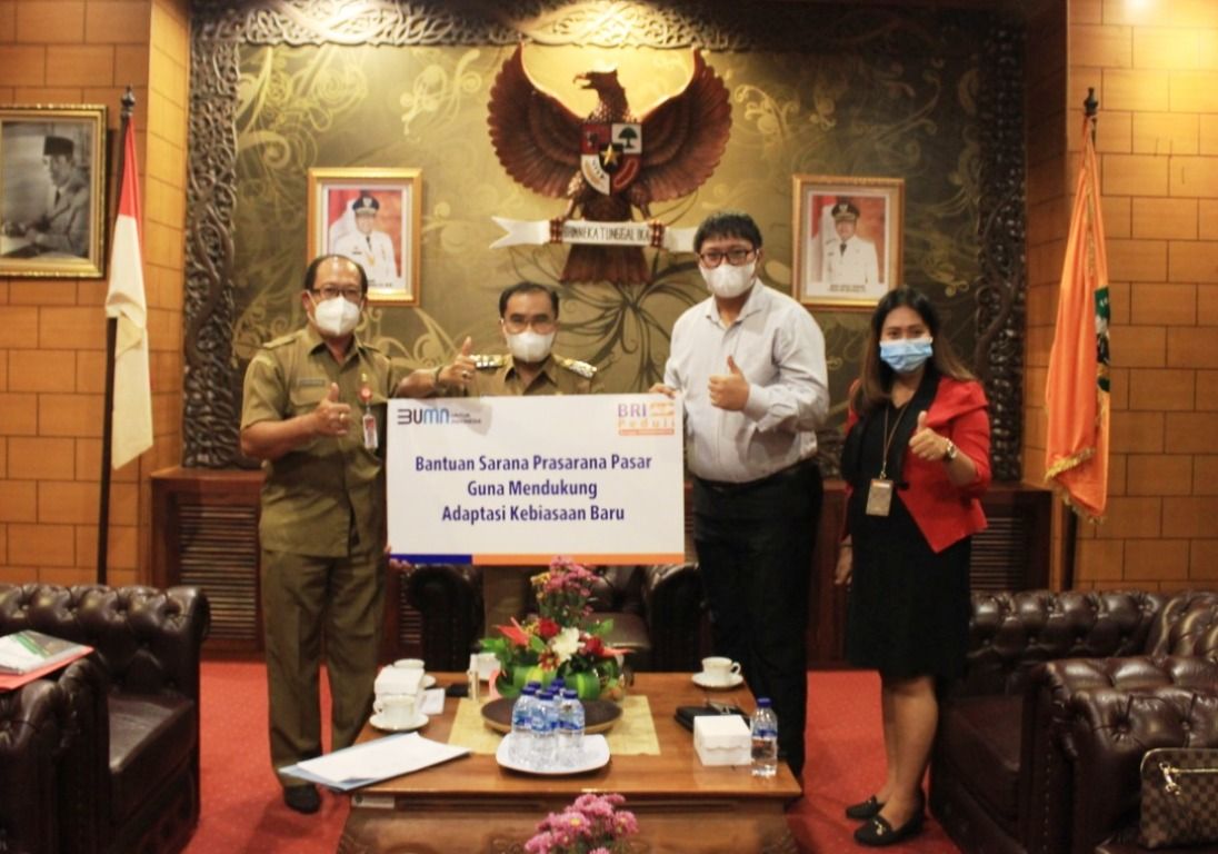 podiumnews.com-Bank BRI Serahkan Bantuan Sarana Prasarana Pasar ke Pemkab Tabanan